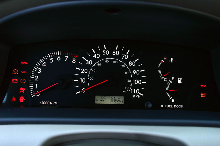 2005 Toyota Corolla LE Gauges - Picture / Pic / Image